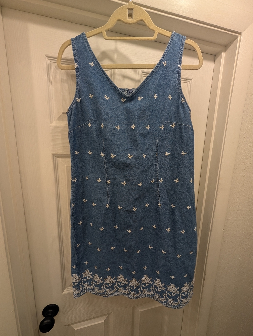 Vintage-Inspired Embroidered Denim Shift Dress Size 8